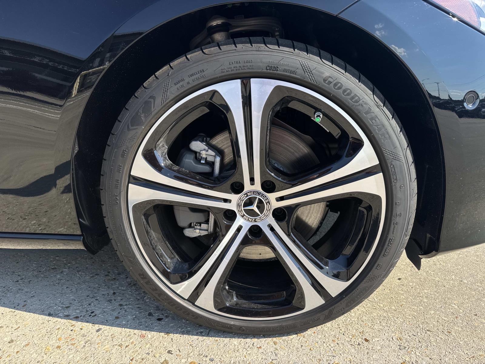 2025 Mercedes Benz C 300 photo 3