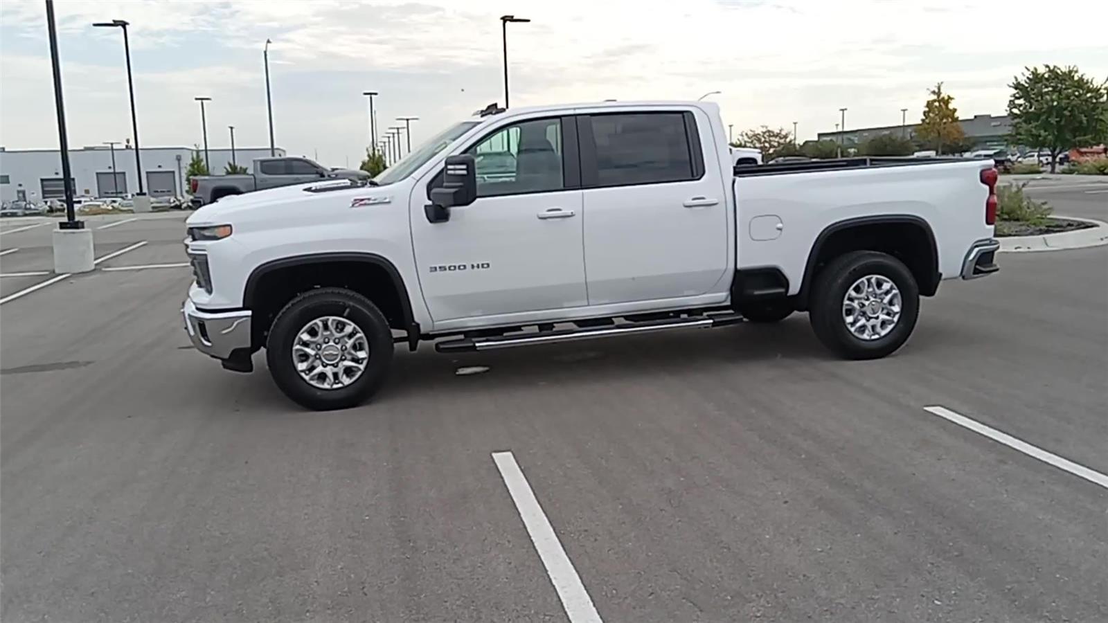 2026 Chevrolet Silverado 3500HD LT photo 4