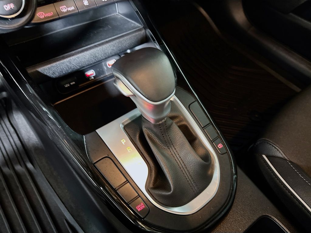2024 Kia Forte GT-Line photo 18