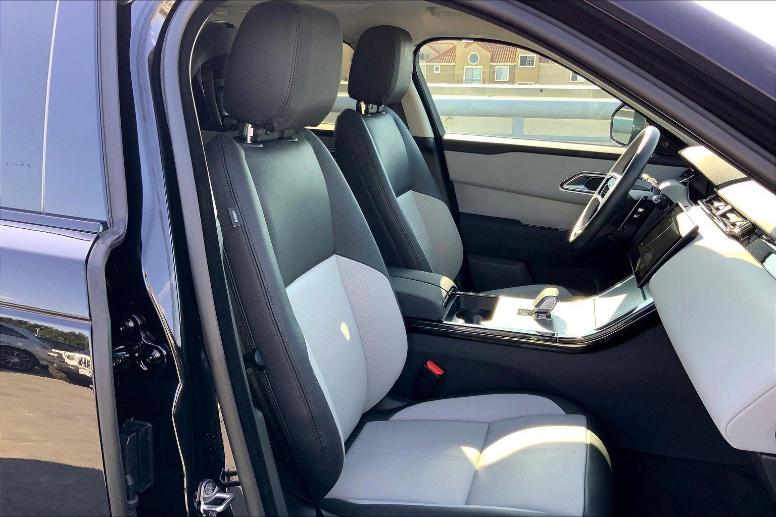 2025 Land Rover Range Rover Velar S photo 4