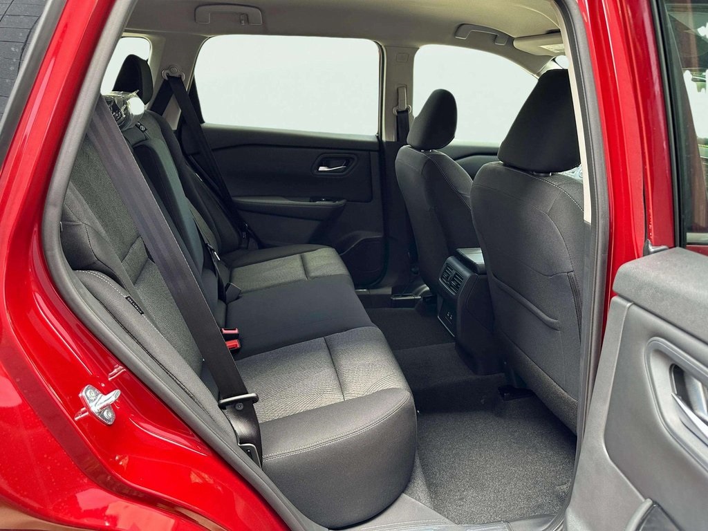 2026 Nissan Rogue SV photo 18