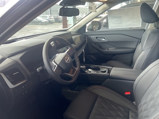 2026 Nissan Rogue Platinum photo 4