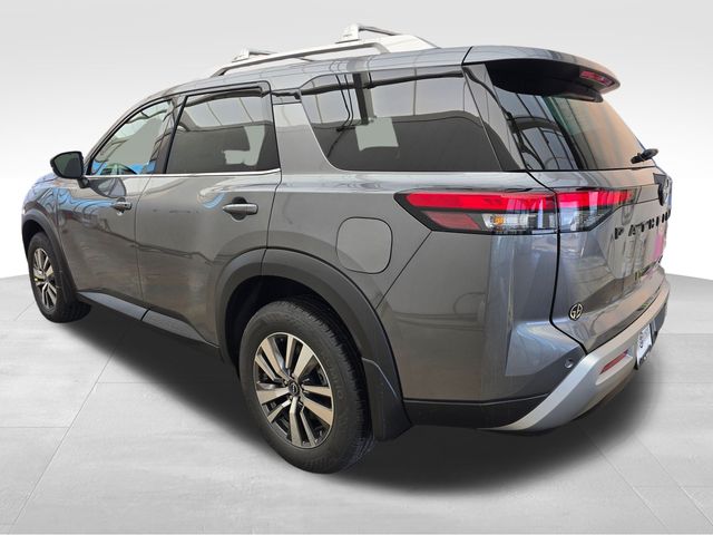 2025 Nissan Pathfinder SL photo 3