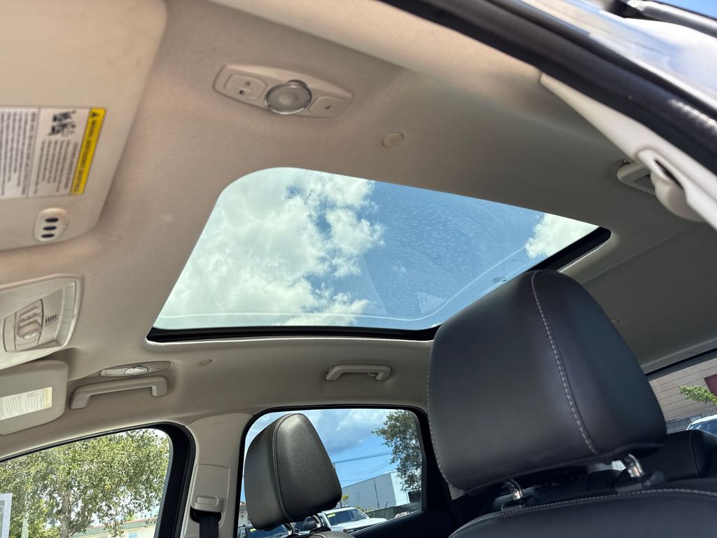 2015 Ford C-Max Hybrid SEL photo 5