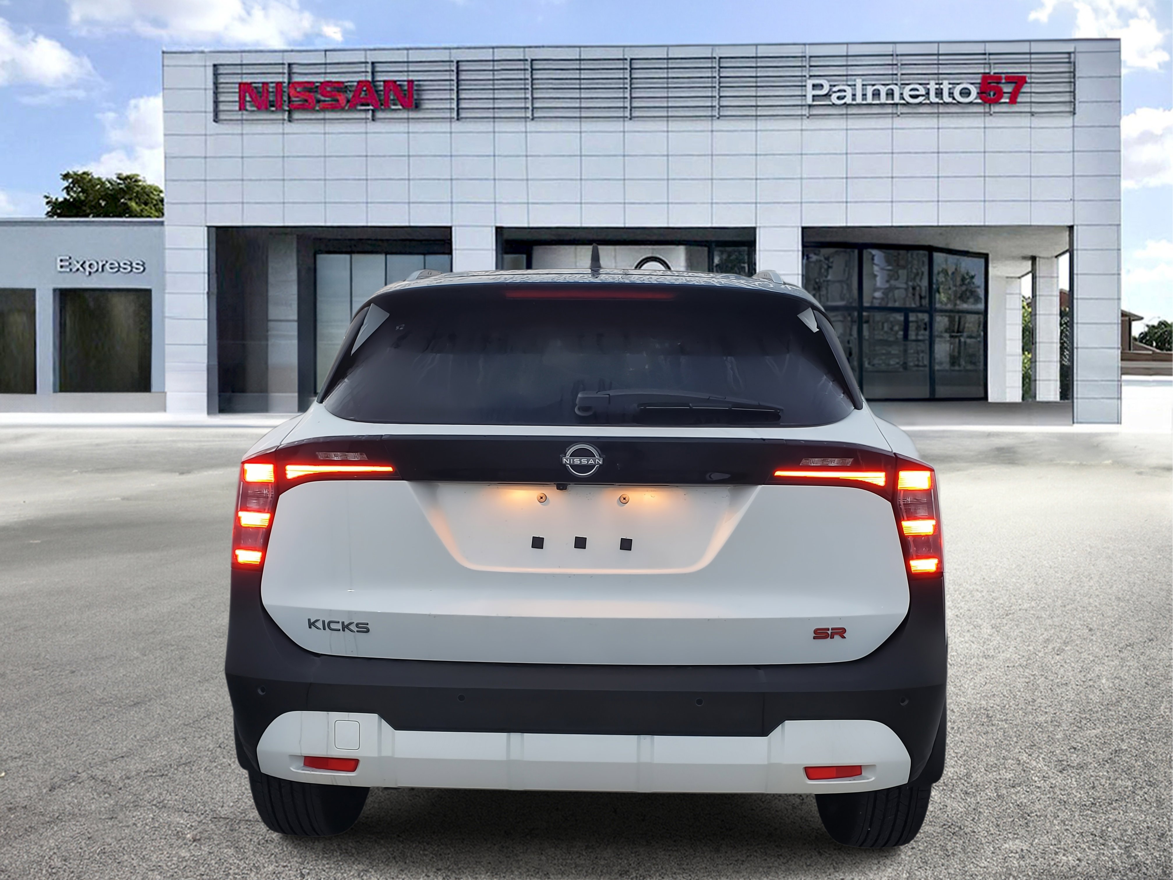 2025 Nissan Kicks SR photo 2