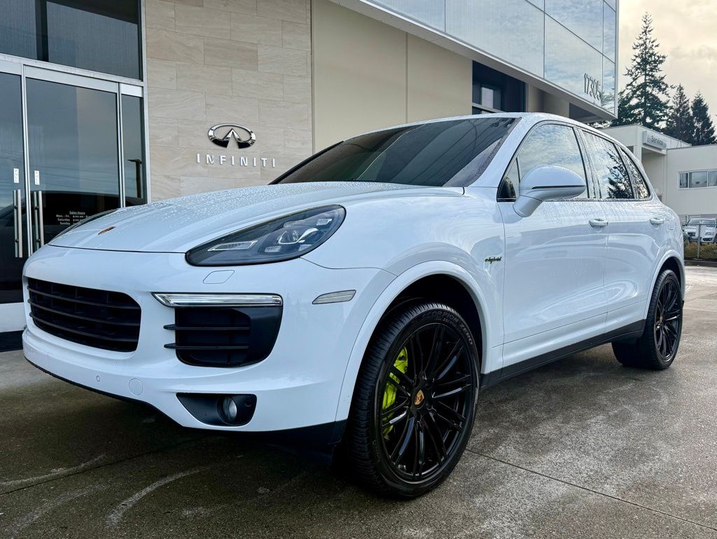 2017 Porsche Cayenne Platinum Edition's photo