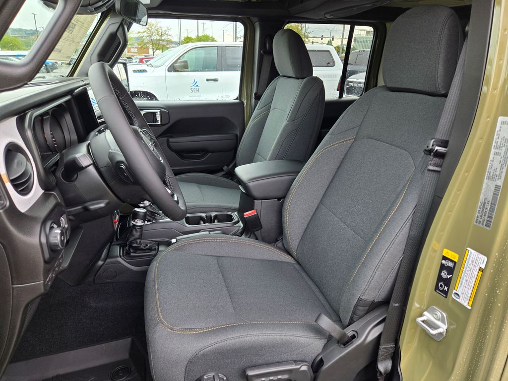 2025 Jeep Wrangler Willys photo 14