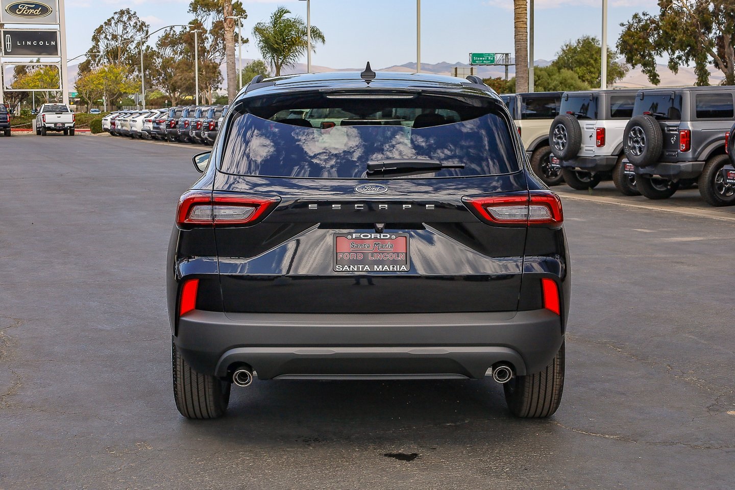 2025 Ford Escape ST-Line photo 4