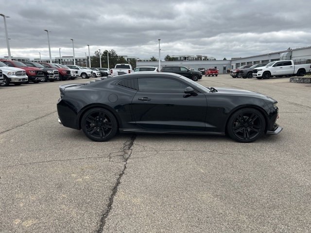 2017 Chevrolet Camaro 2LT photo 3