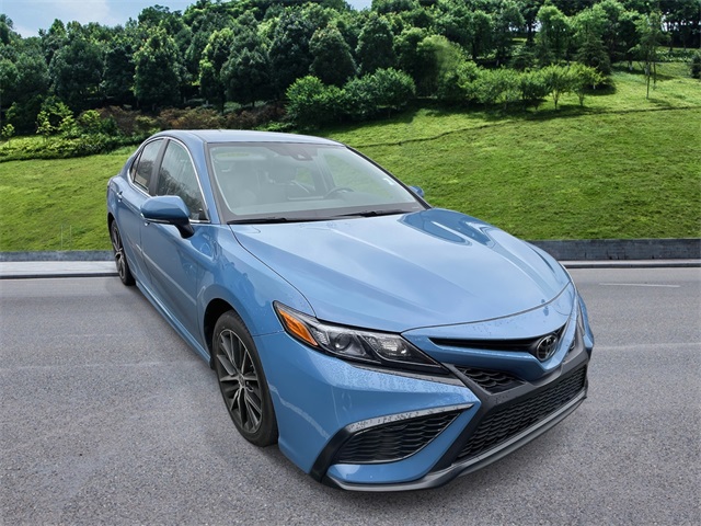 2024 Toyota Camry SE's photo