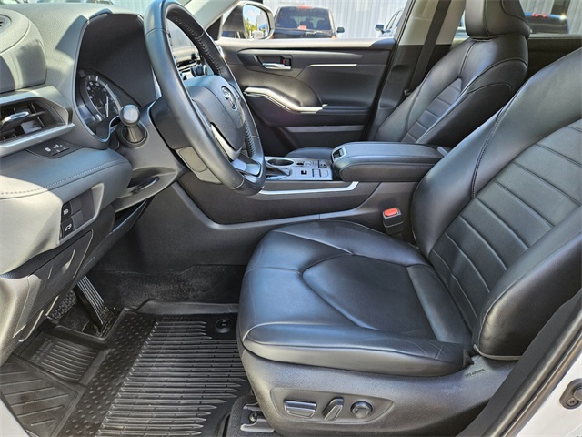 2022 Toyota Highlander XLE photo 8