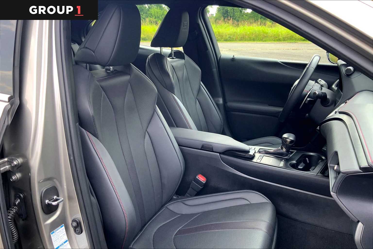 2022 Lexus UX 250h F SPORT photo 15