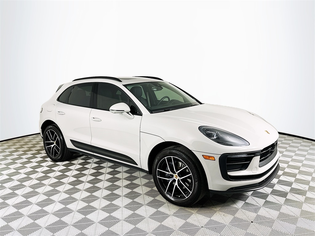 2024 Porsche Macan T's photo