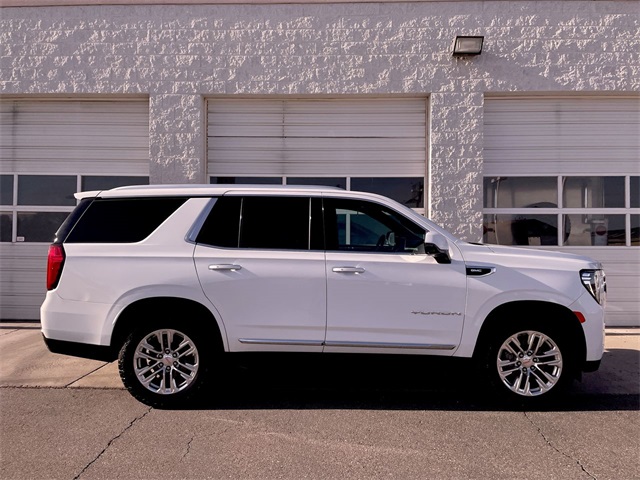 2023 GMC Yukon SLT's photo