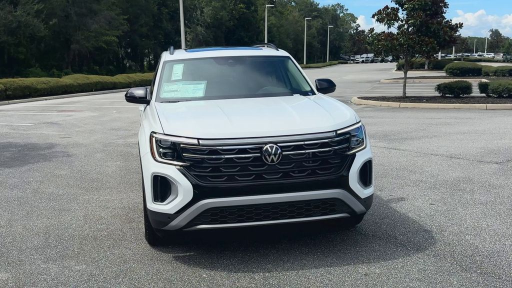 2025 Volkswagen Atlas Peak Edition SE photo 3