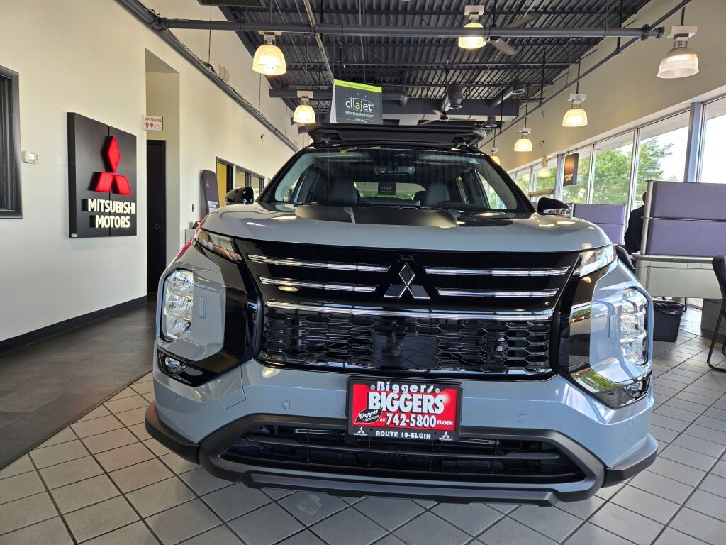 2025 Mitsubishi Outlander S-AWC photo 2