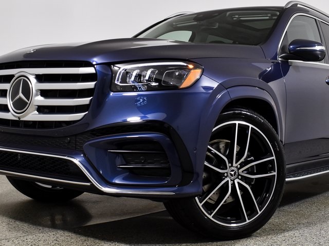 2026 Mercedes Benz GLS 450 4MATIC photo 3