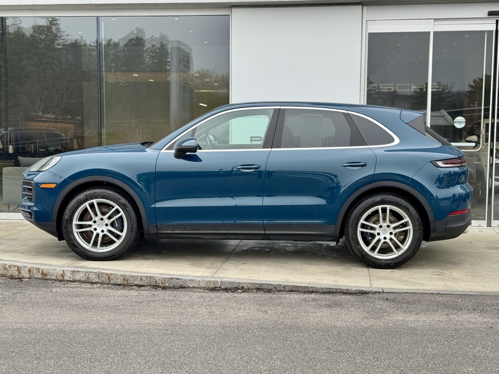 2024 Porsche Cayenne Base photo 2