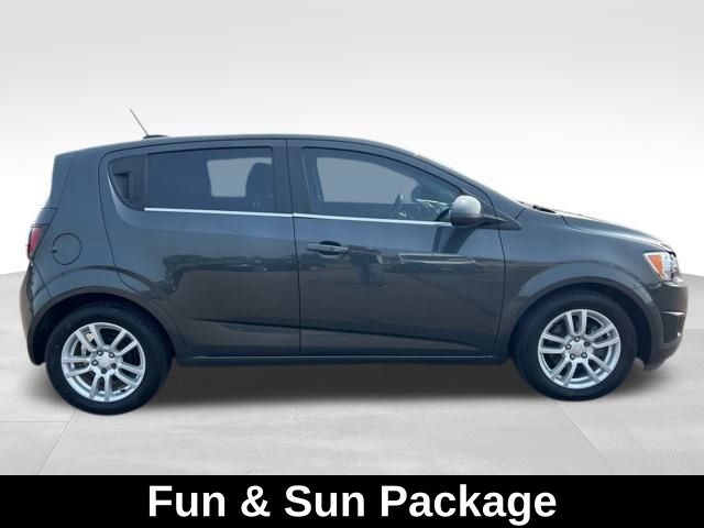 2016 Chevrolet Sonic LT photo 4