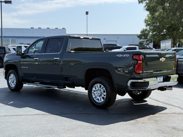 2025 Chevrolet Silverado 3500HD LTZ photo 4