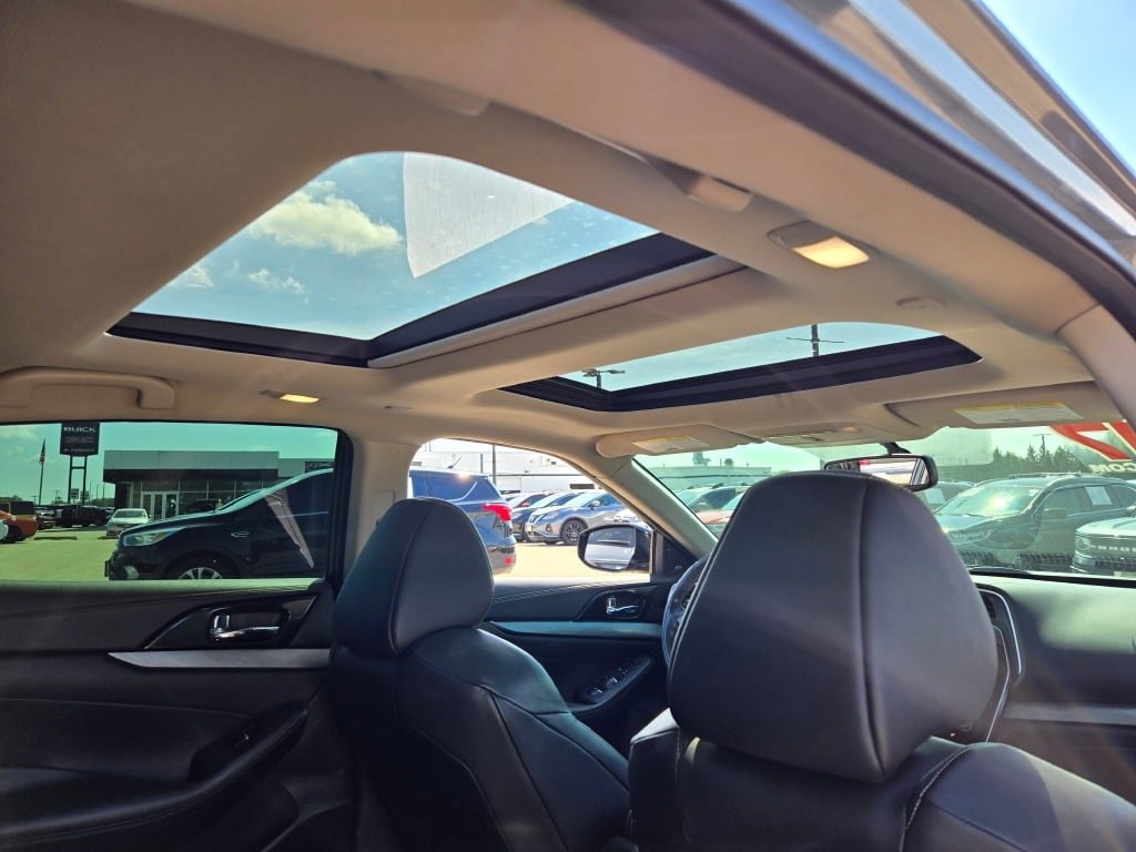2017 Nissan Maxima SL photo 9