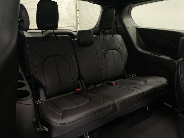 2025 Chrysler Pacifica photo 30