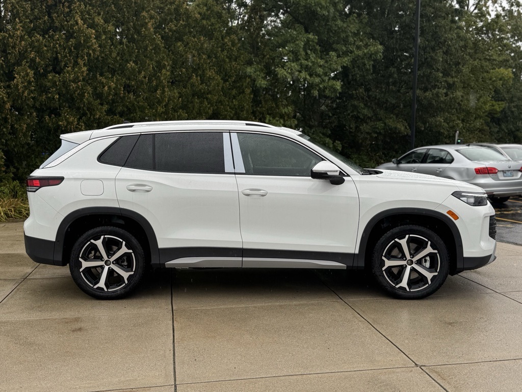 2025 Volkswagen Tiguan SE photo 4