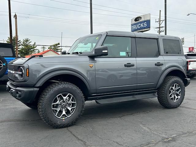 2025 Ford Bronco Badlands photo 2