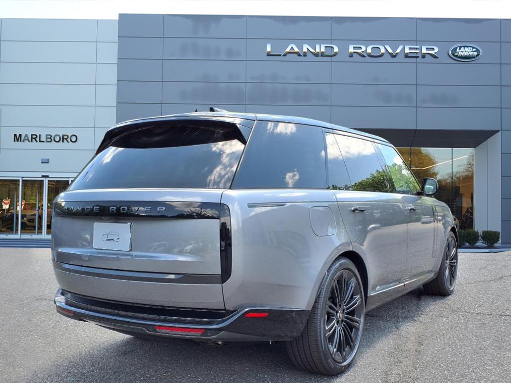 2025 Land Rover Range Rover SE photo 2