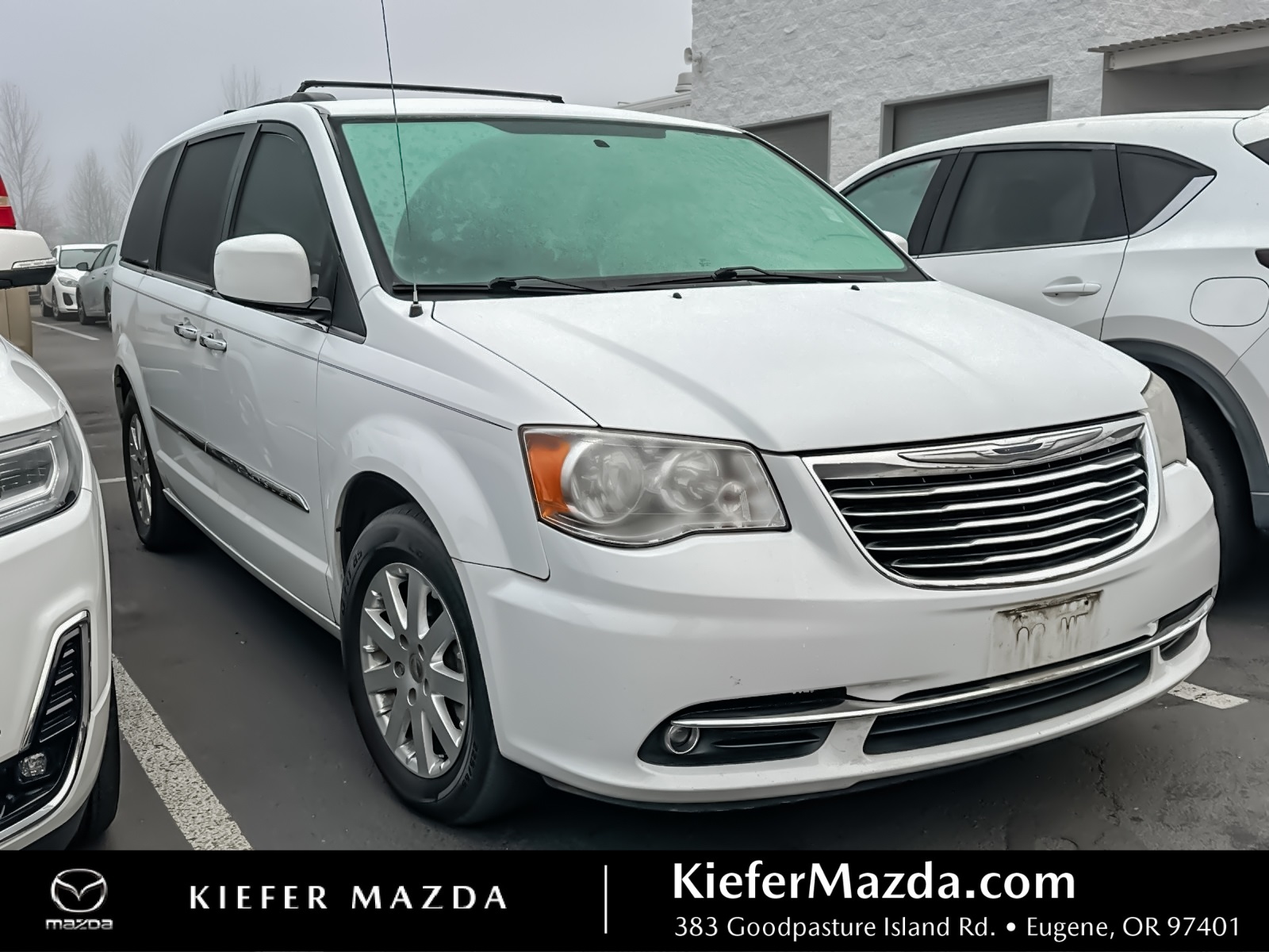 2016 Chrysler Town & Country Touring's photo