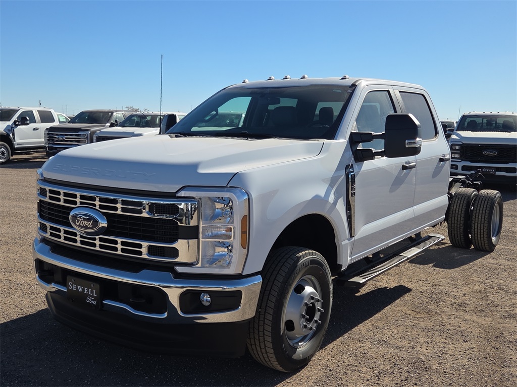 2026 Ford F-350 Super Duty Chassis Cab XL's photo