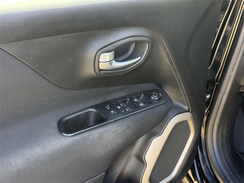 2017 Jeep Renegade Sport photo 25