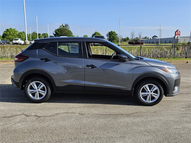 2025 Nissan Kicks Play S photo 12