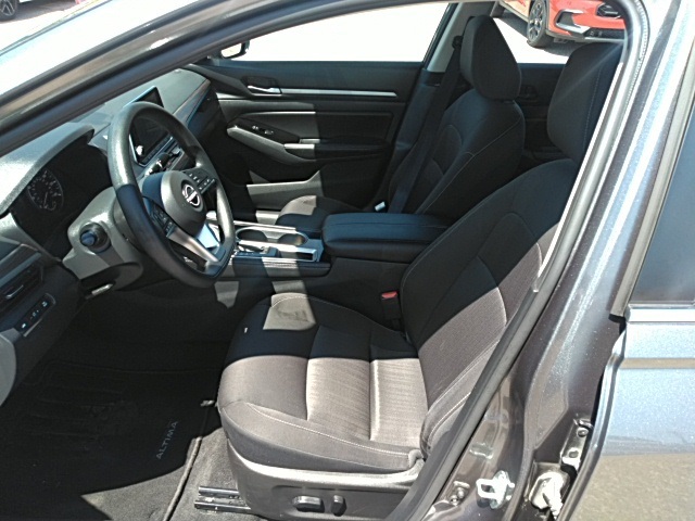 2023 Nissan Altima 2.5 SV photo 9