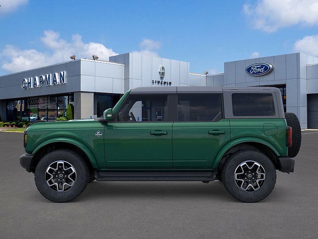 2025 Ford Bronco Outer Banks photo 2