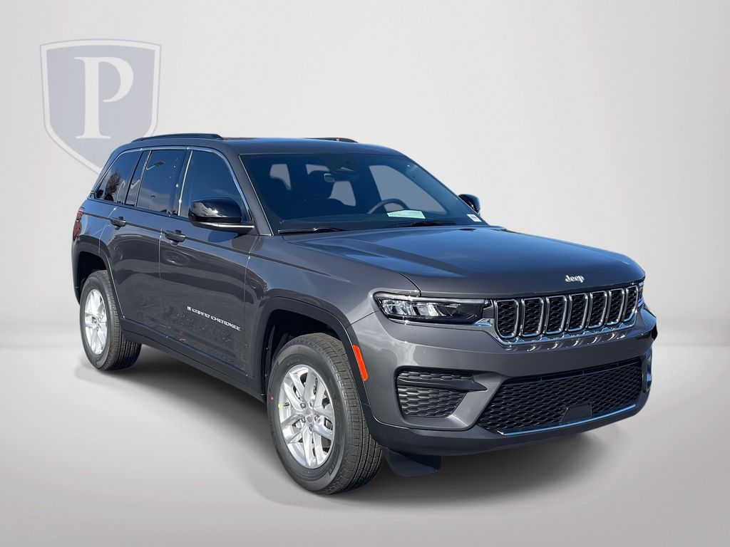 2025 Jeep Grand Cherokee Laredo's photo