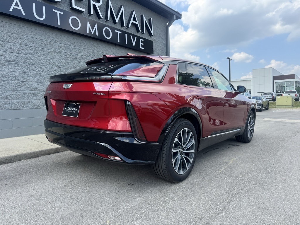 2024 Cadillac Lyriq Sport photo 4