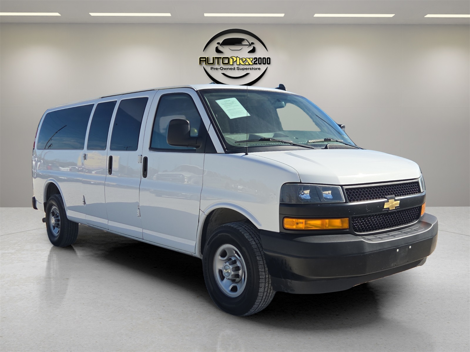 2023 Chevrolet Express Passenger LS's photo