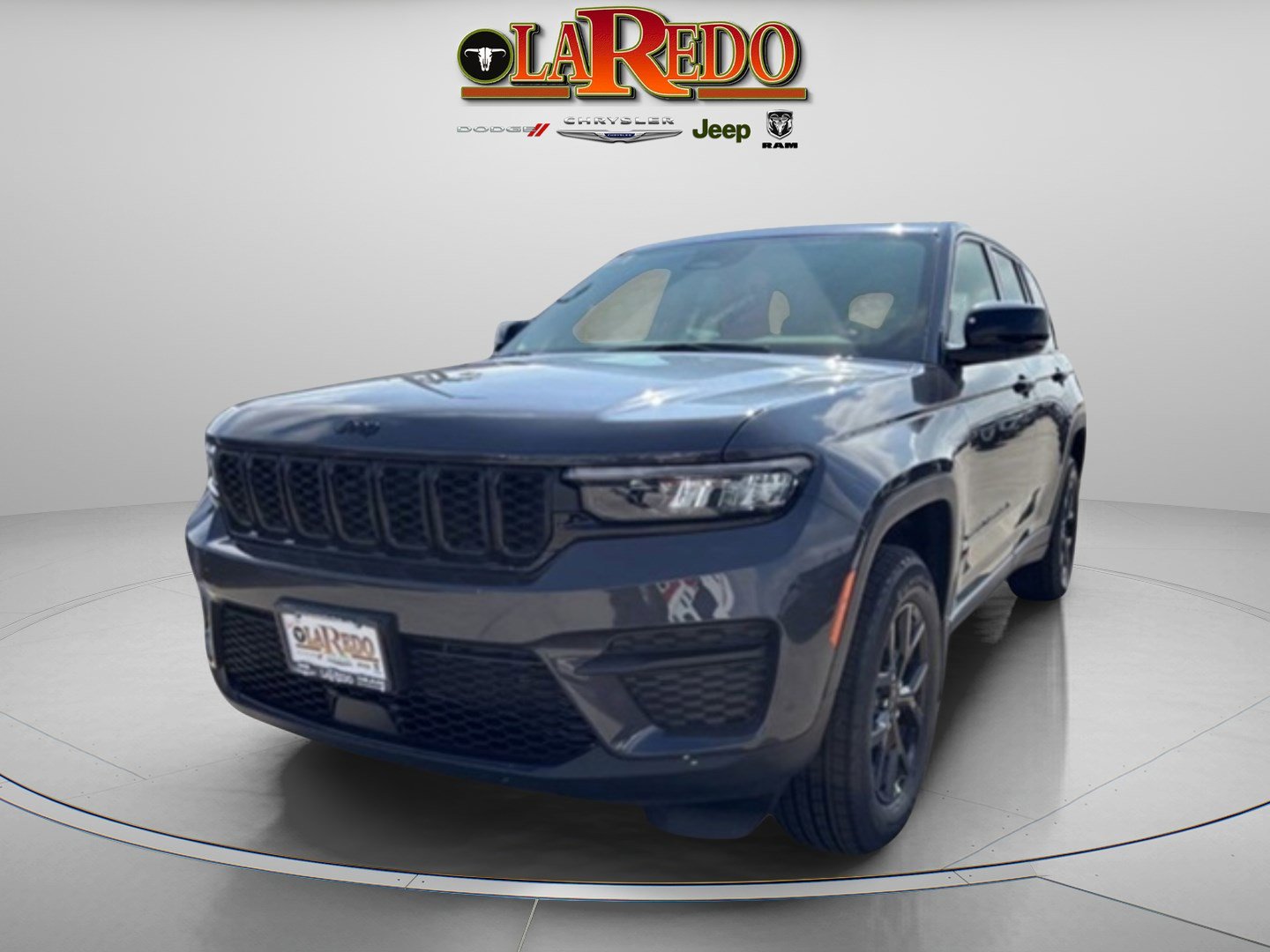 2025 Jeep Grand Cherokee Laredo Altitude photo 3