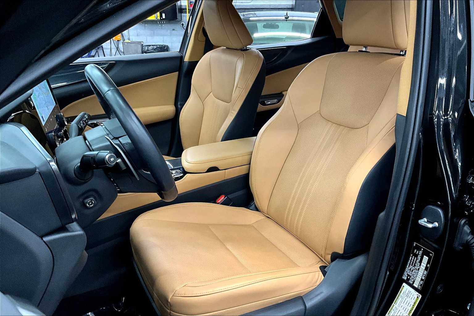 2025 Lexus NX Premium AWD photo 7