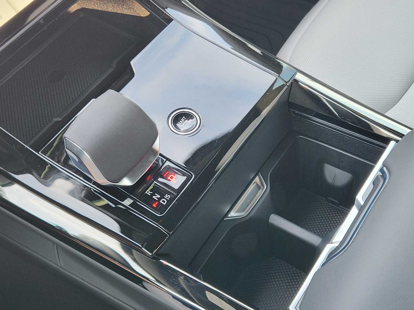 2025 Land Rover Range Rover Sport SE photo 13