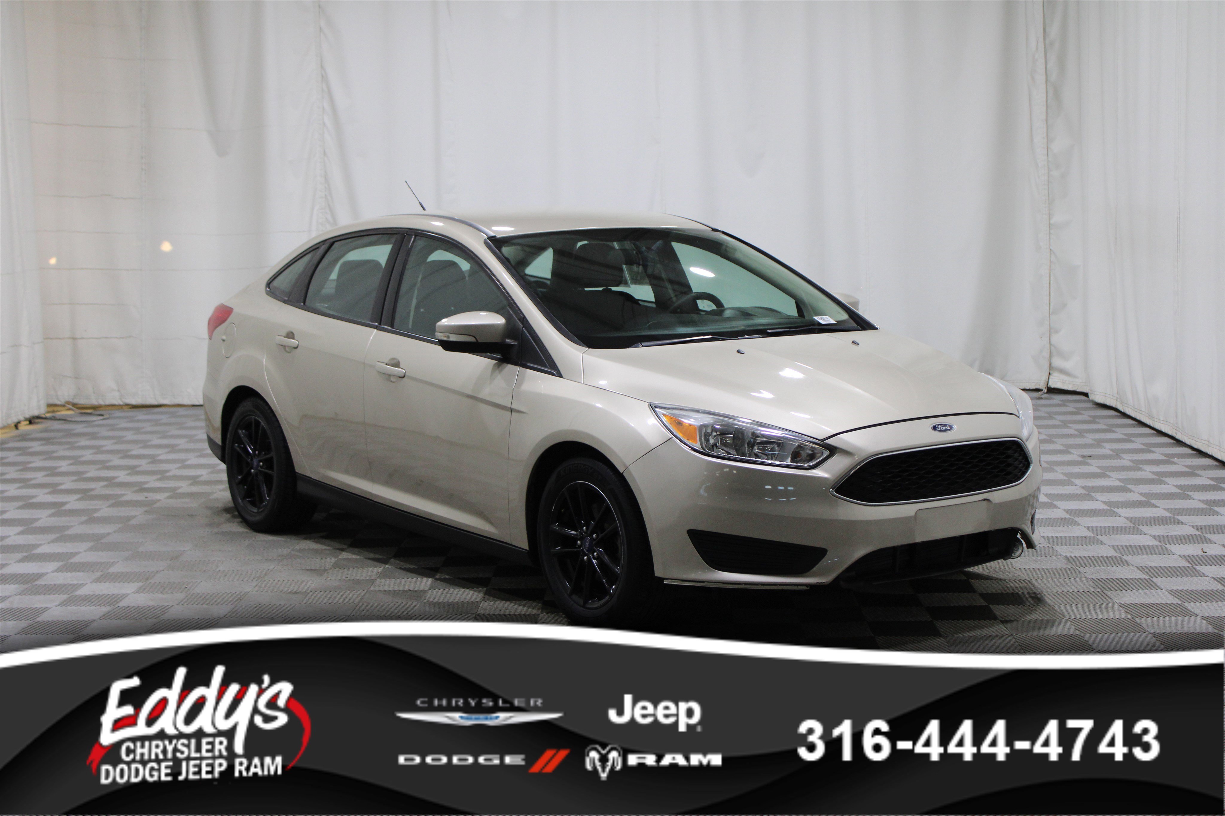 2017 Ford Focus SE's photo