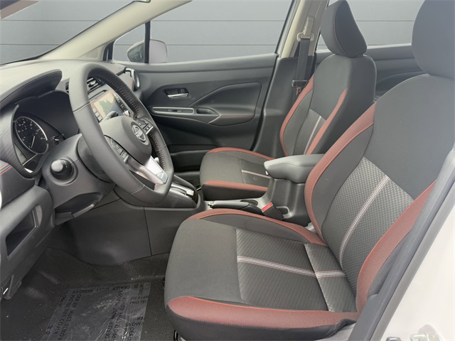 2025 Nissan Versa 1.6 SR photo 6