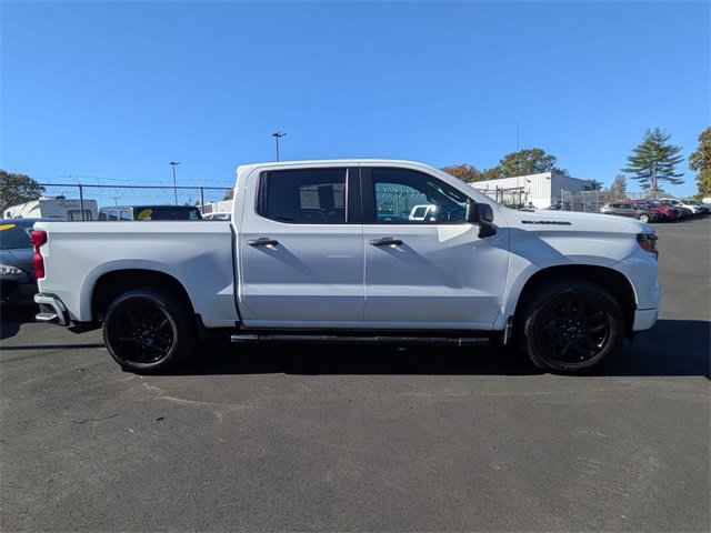 2022 Chevrolet Silverado 1500 Custom photo 2