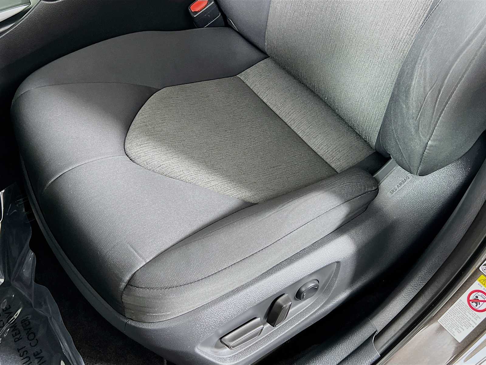 2019 Toyota Camry LE photo 18