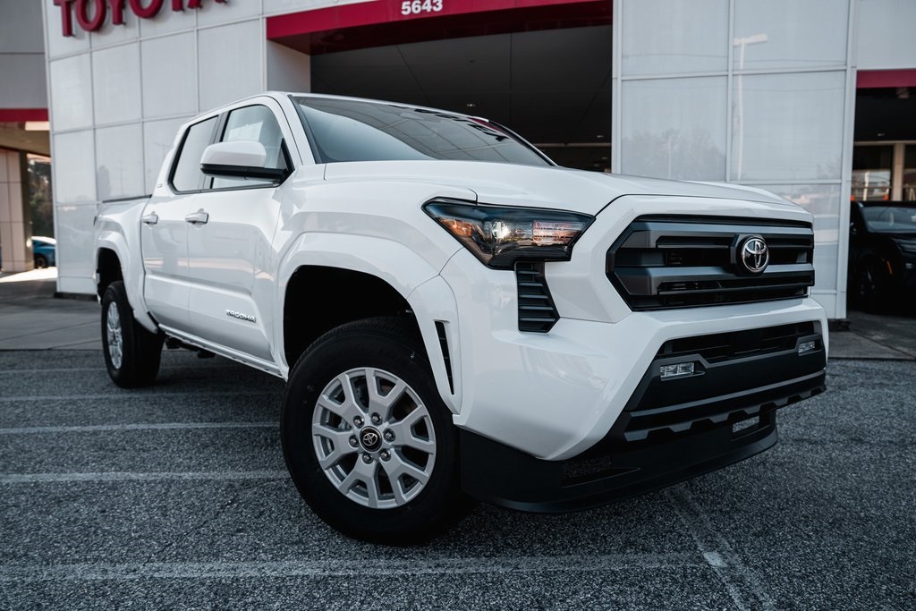 2025 Toyota Tacoma SR5's photo