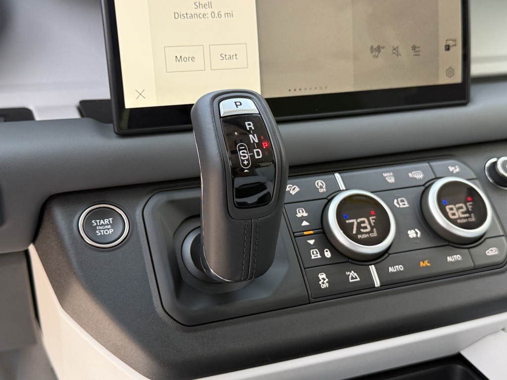 2025 Land Rover Defender 110 S photo 17