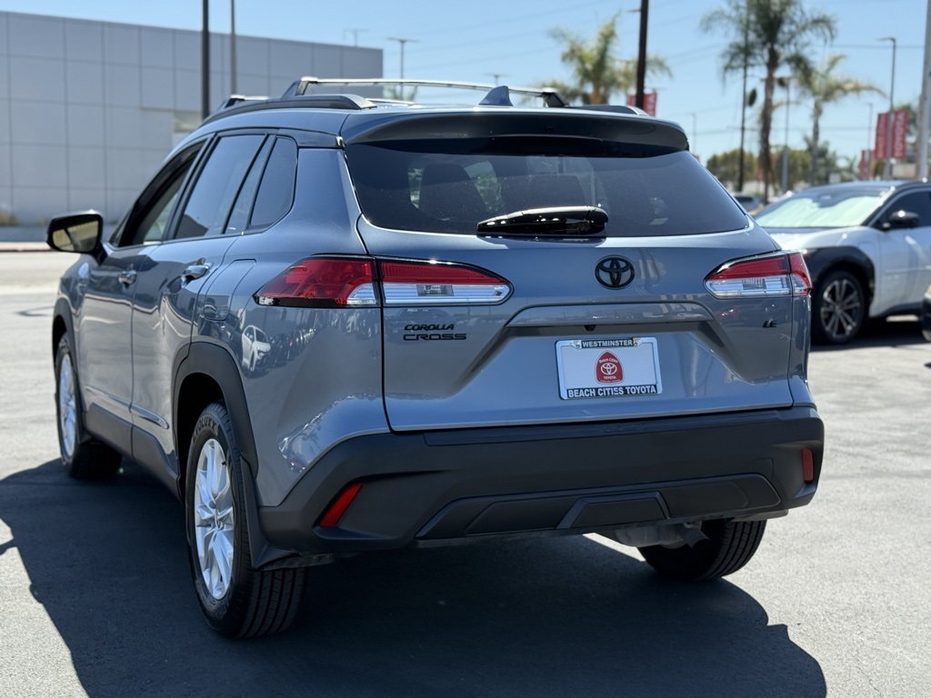 2023 Toyota Corolla Cross LE photo 5