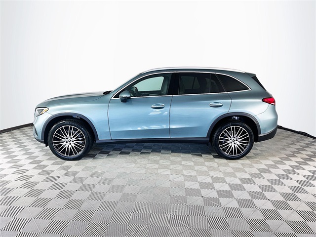 2026 Mercedes Benz GLC 300 photo 4