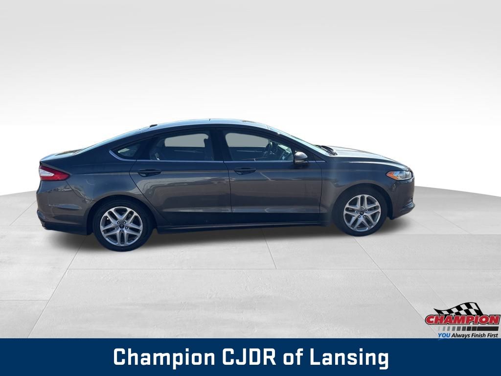2016 Ford Fusion SE photo 9